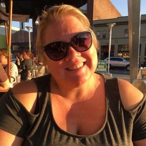 Meet your Posher, Dana